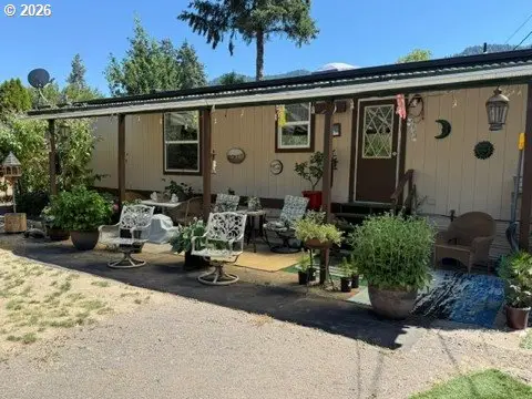 47767 Harris St, Oakridge, OR 97463