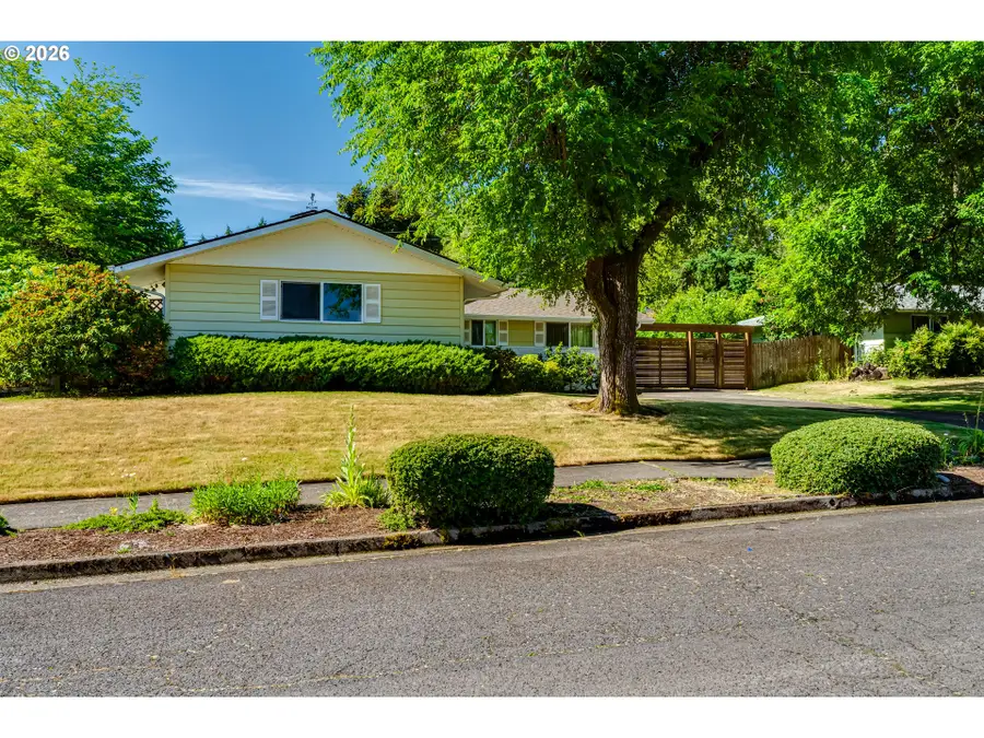 310 E 48th Ave, Eugene, OR 97405 - #2