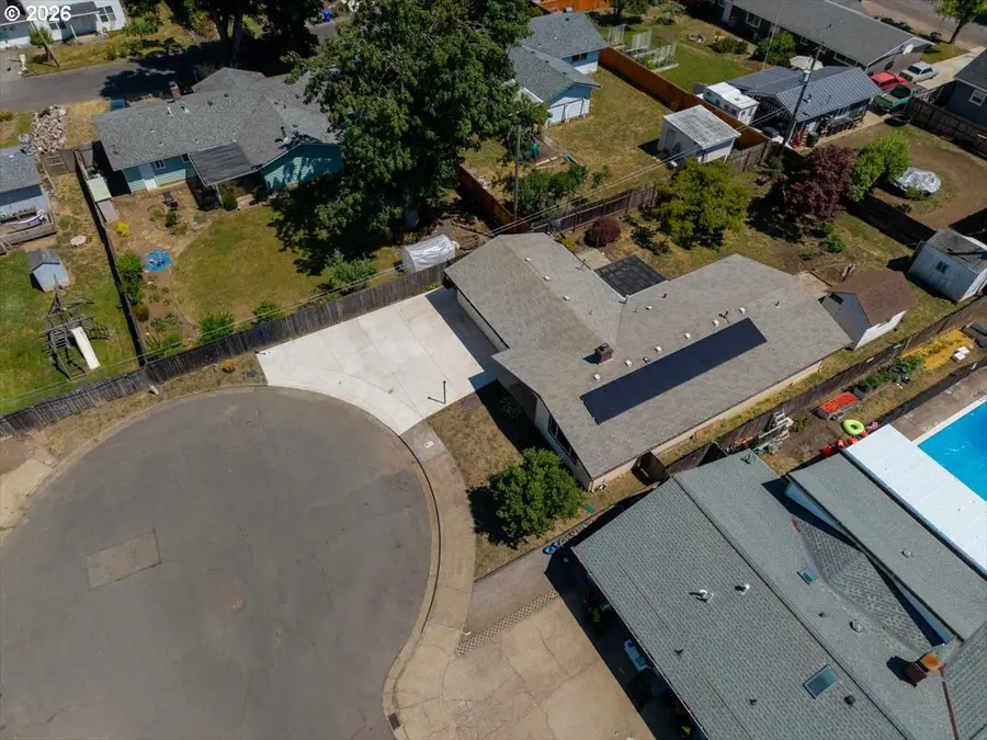 1081 E Jackson Ave, Cottage Grove, OR 97424 - #2
