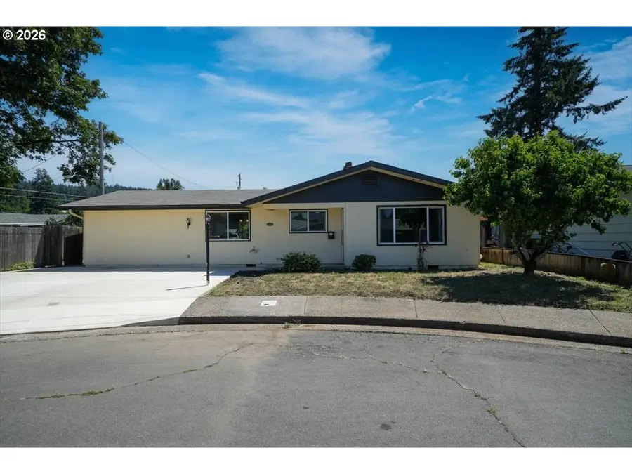 1081 E Jackson Ave, Cottage Grove, OR 97424 - #3