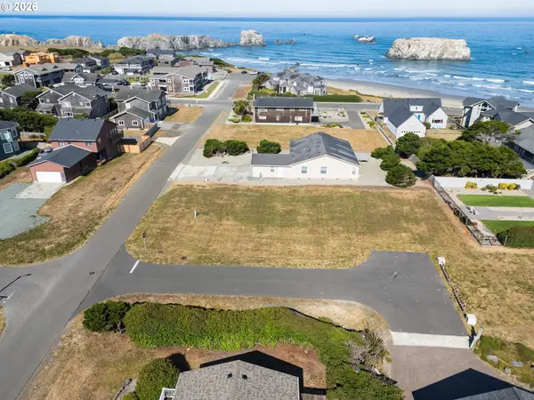 700 Newport Ave, Bandon, OR 97411