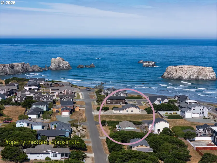700 Newport Ave, Bandon, OR 97411 - #2