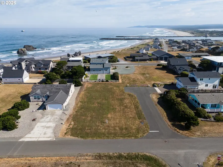 700 Newport Ave, Bandon, OR 97411 - #3