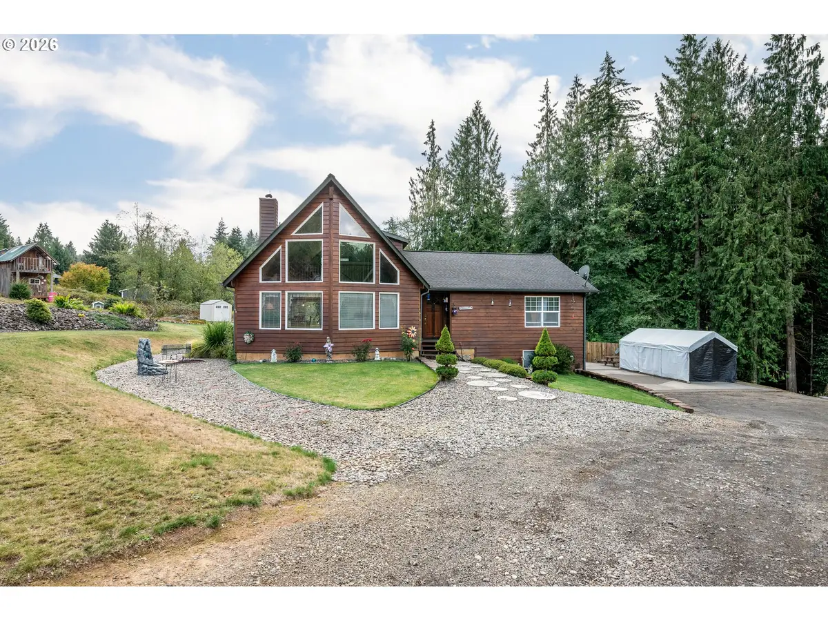 4515 Columbia Heights Rd, Longview, WA 98632 - #1