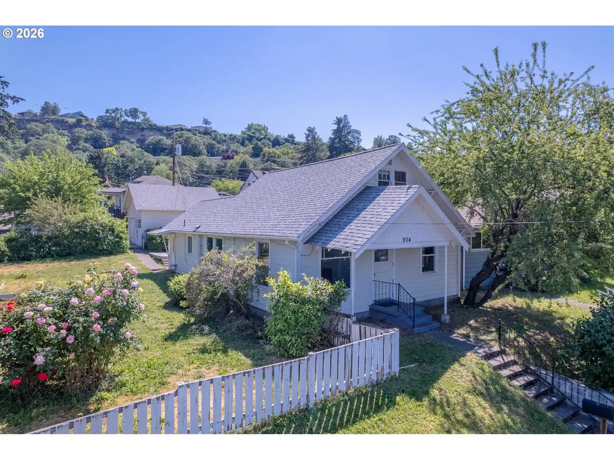 904 E 14th St, The Dalles, OR 97058 - #1