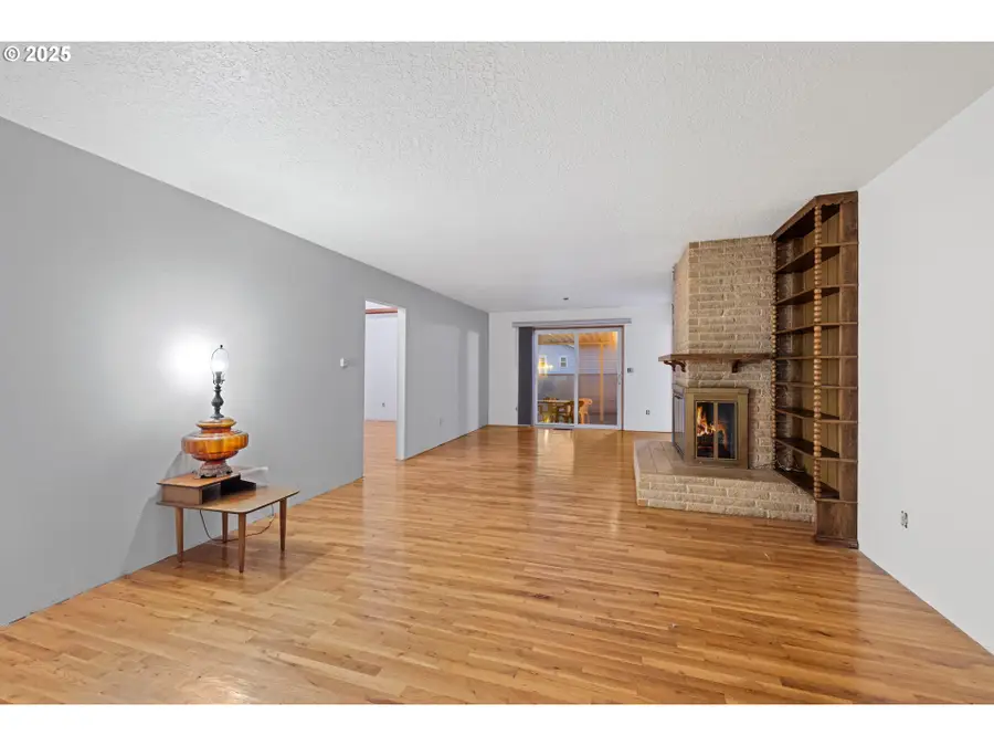 2296 Umpqua Rd, Woodburn, OR 97071 - Image #3