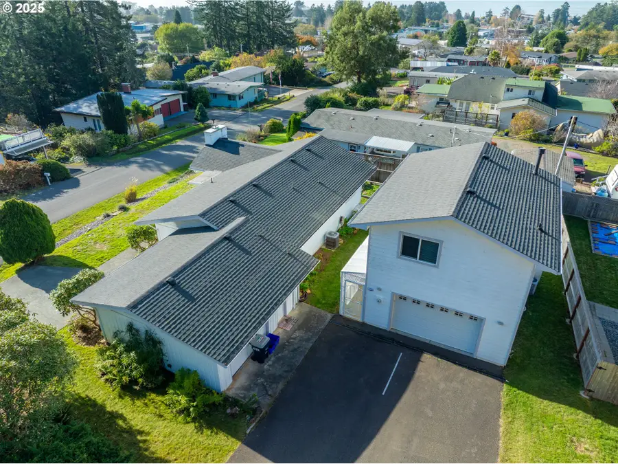 16281 Chapman Ln, Brookings, OR 97415 - #2