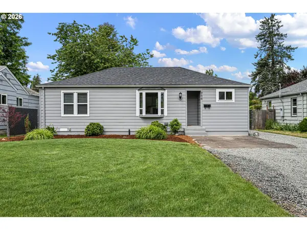 956 1st St, Springfield, OR 97477