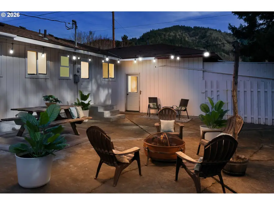 756 NE Fields Ave, White Salmon, WA 98672 - #2