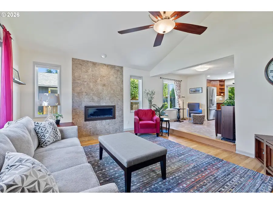 18205 Stonewood Dr, Gladstone, OR 97027 - #3