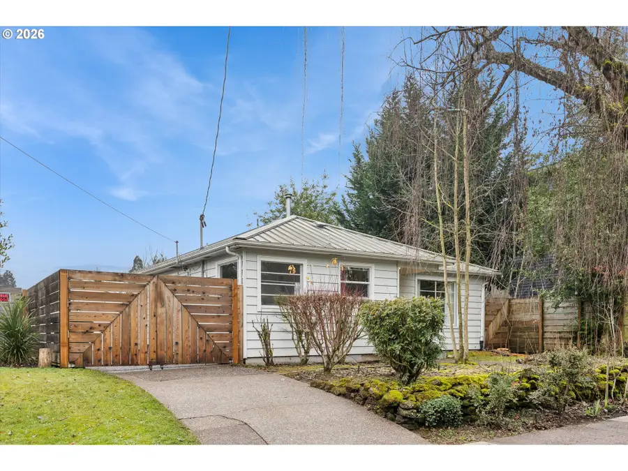 8524 N Saint Johns Ave, Portland, OR 97203 - Image #2