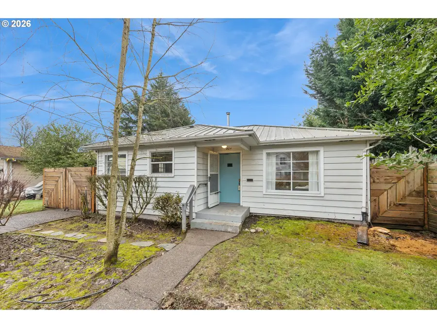 8524 N Saint Johns Ave, Portland, OR 97203 - Image #3