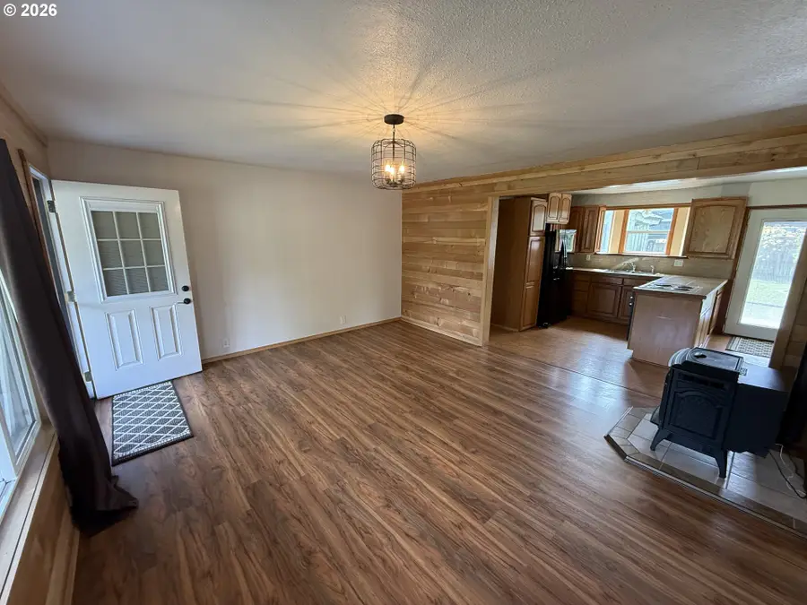 197 N 13th St, Lakeside, OR 97449 - #3