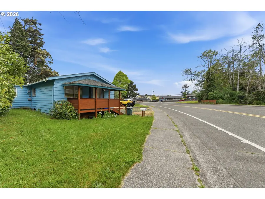 1955 Maple St, North Bend, OR 97459 - #3