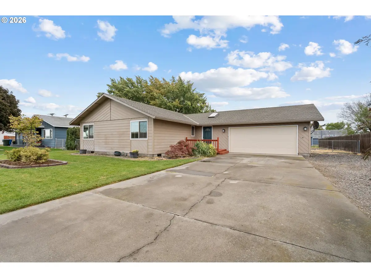 835 SW 13th Pl, Hermiston, OR 97838 - #1