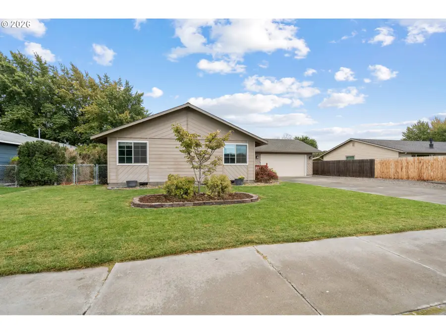 835 SW 13th Pl, Hermiston, OR 97838 - #3