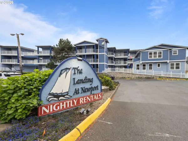 890 SE Bay Blvd #206, Newport, OR 97365