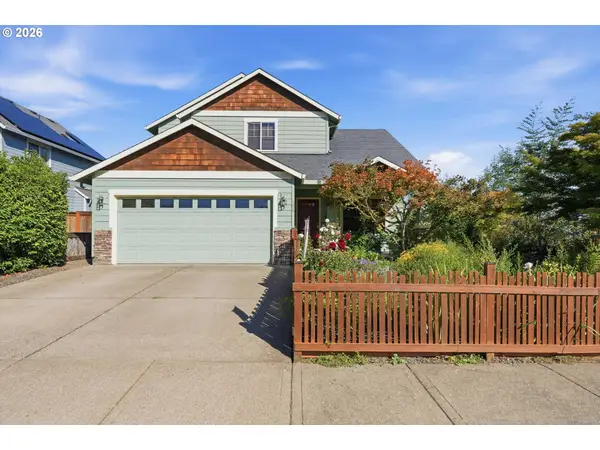 108 S 5th St, Carlton, OR 97111