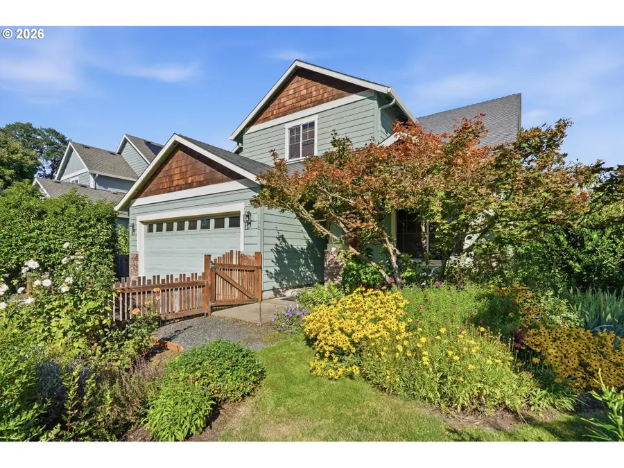 108 S 5th St, Carlton, OR 97111 - #2