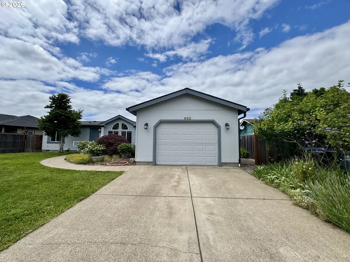 962 Rainbow Dr, Springfield, OR 97477 - #1
