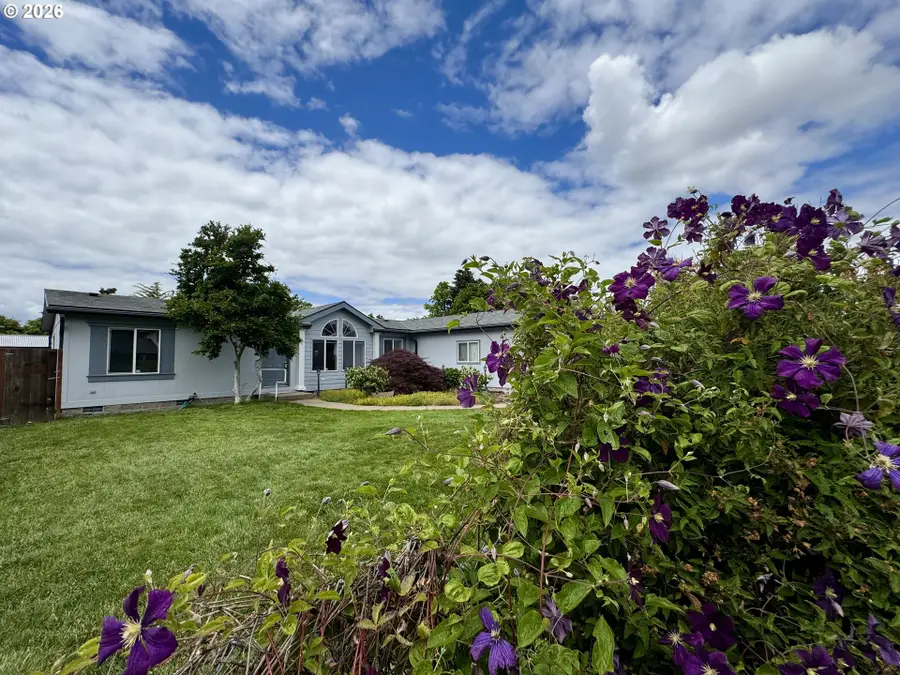 962 Rainbow Dr, Springfield, OR 97477 - #2