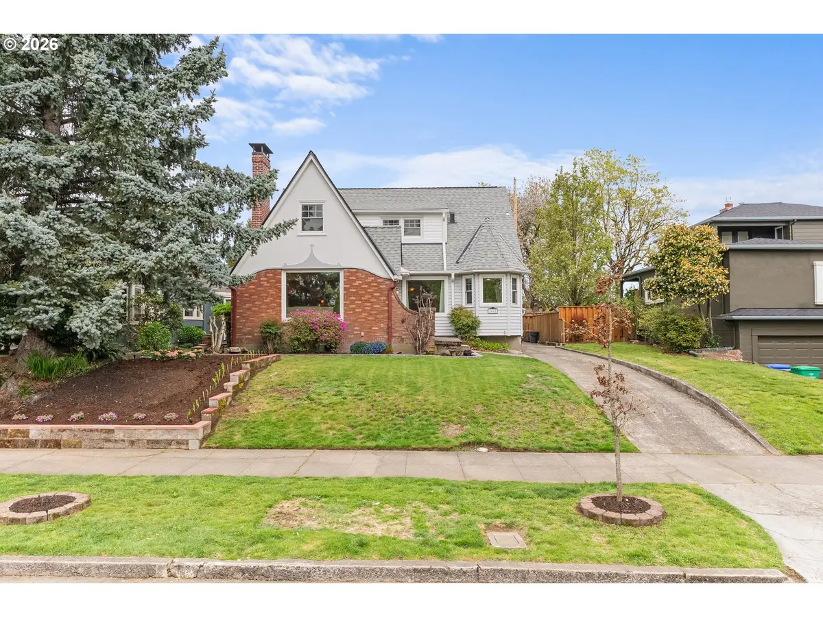 7017 NE Sacramento St, Portland, OR 97213 - #1