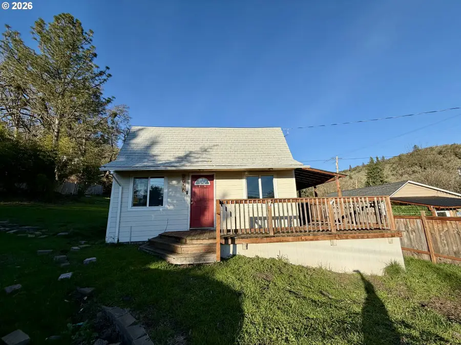 2056 NE Oswego Ave, Roseburg, OR 97470 - Image #2