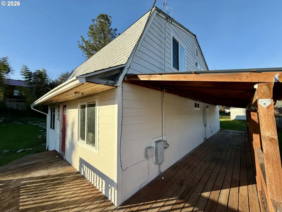 2056 NE Oswego Ave, Roseburg, OR 97470 - Image #3