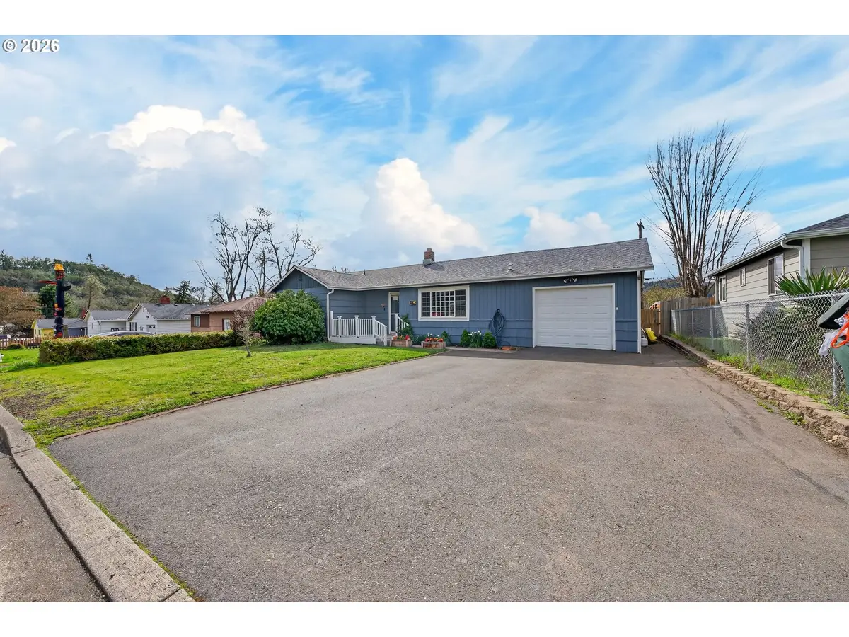 3058 NE Follett St, Roseburg, OR 97470 - #1