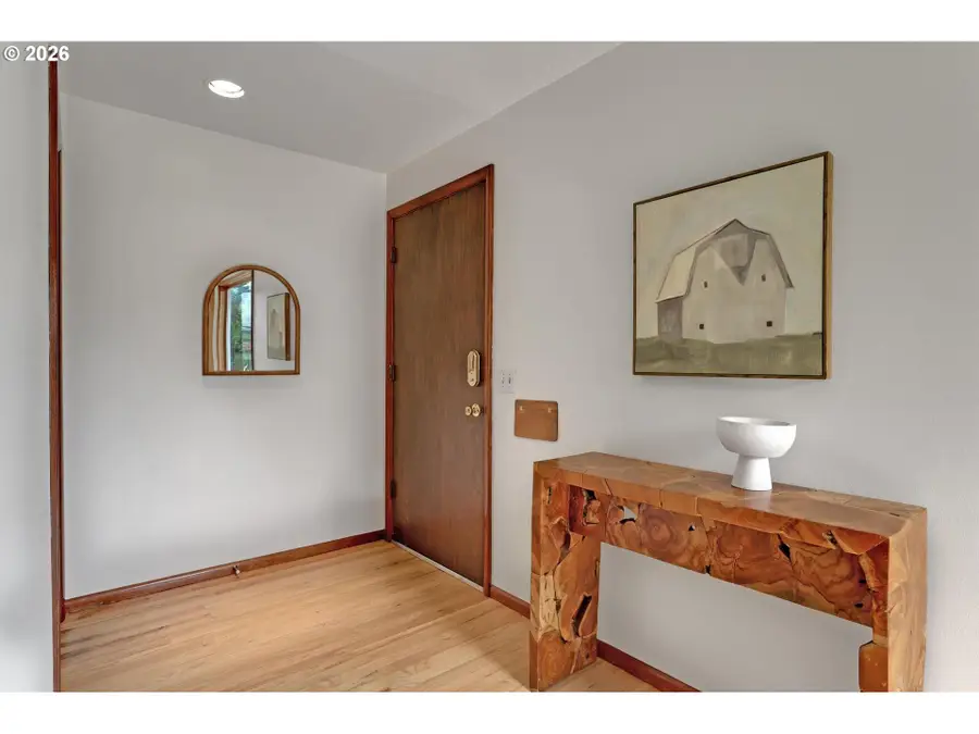5584 SE Ash St, Portland, OR 97215 - #3