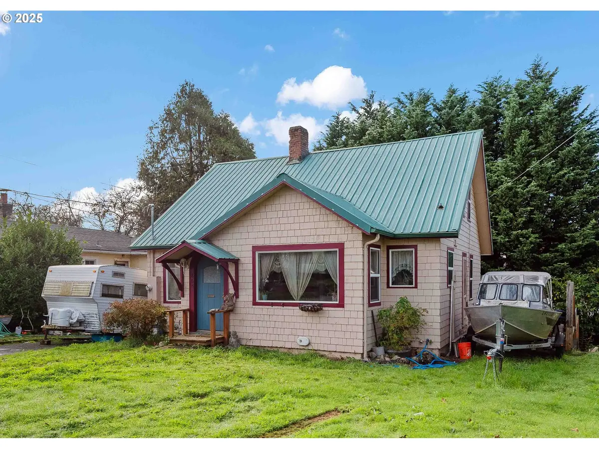 865 N Dean St, Coquille, OR 97423 - Image #1