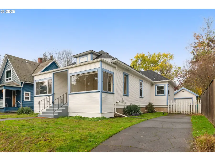 3753 SE Harrison St, Portland, OR 97214 - Image #2