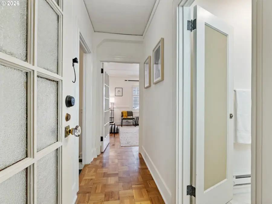 1811 NW Couch St #102, Portland, OR 97209 - #2