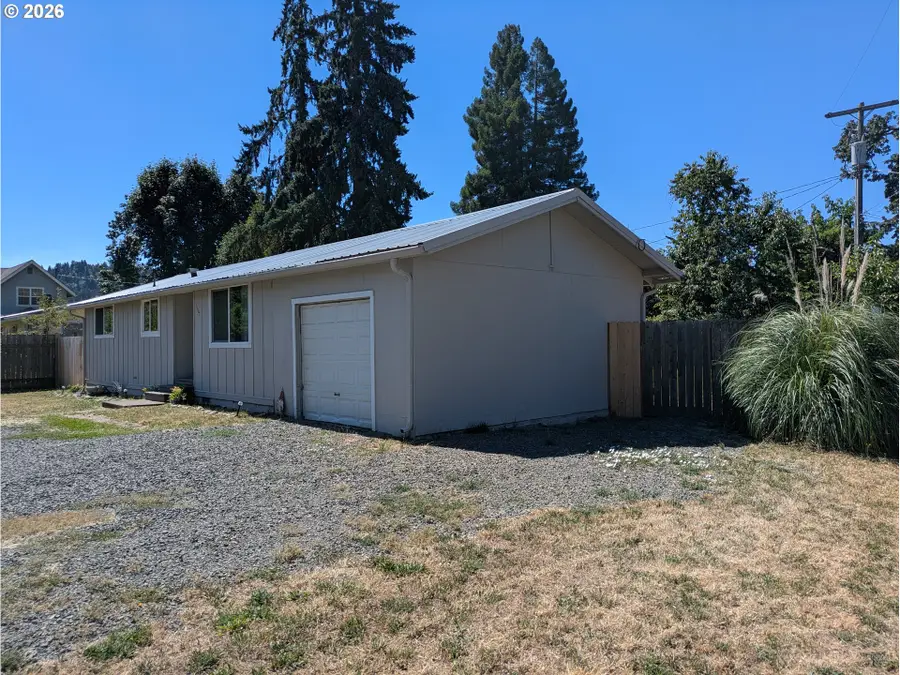 1115 Thayer Ave, Cottage Grove, OR 97424 - #2