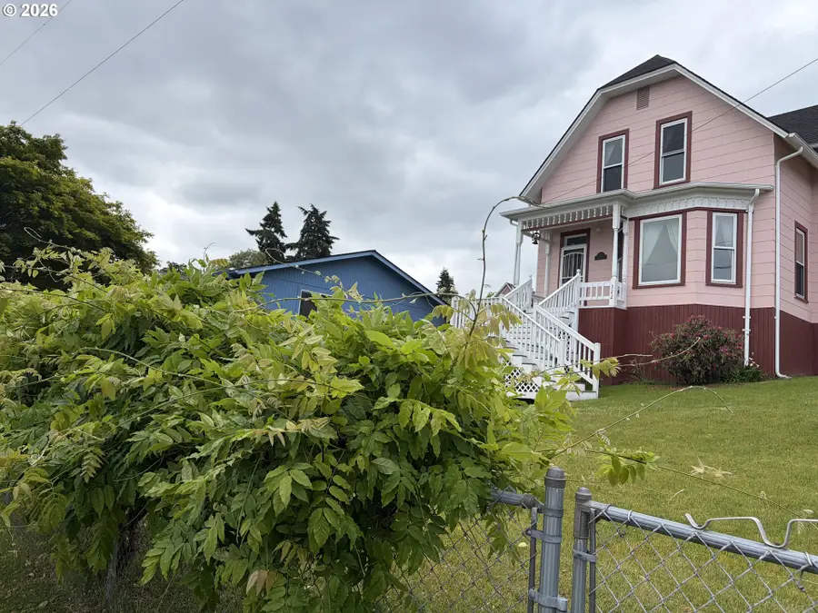322 W D St, Rainier, OR 97048 - #3