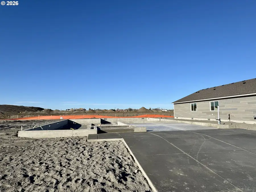 885 E Kinsley Ave, Hermiston, OR 97838 - #2