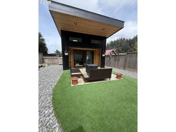 94254 11th St, GoldBeach, OR 97444