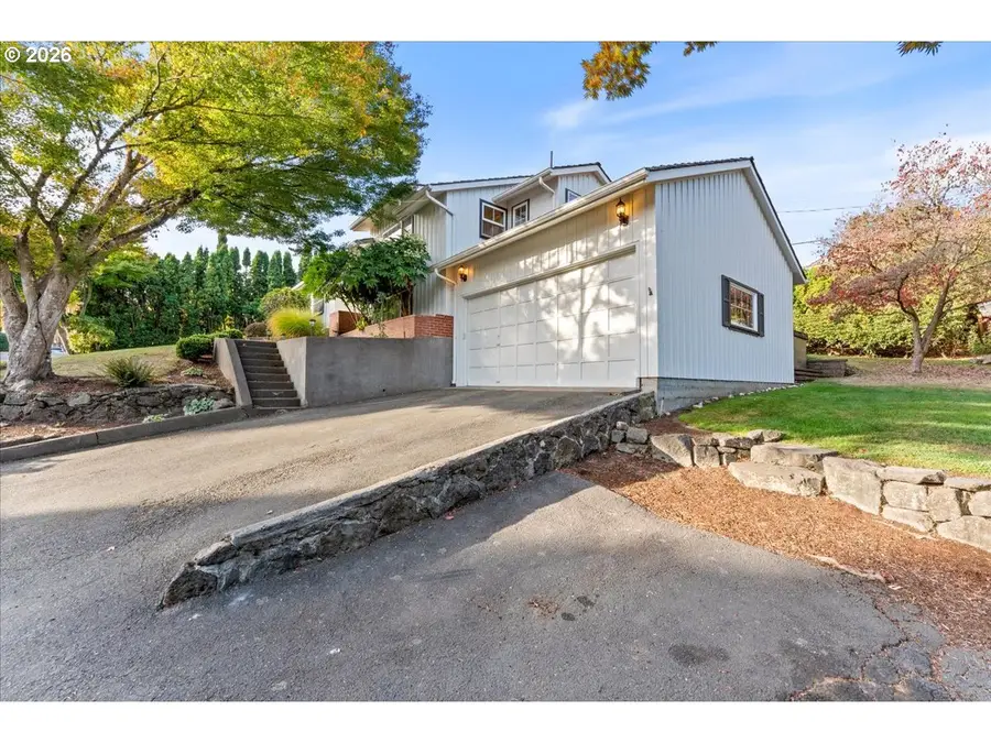 6823 SW Burlingame Ave, Portland, OR 97219 - #2