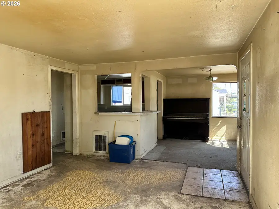 4641 Royal Ave, Eugene, OR 97402 - #3