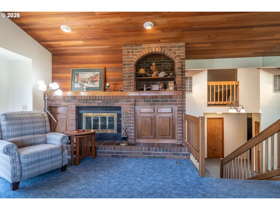 107 Woodoak Dr, Roseburg, OR 97471 - #3