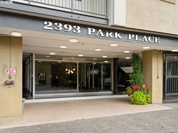 2393 SW Park Pl #112, Portland, OR 97205