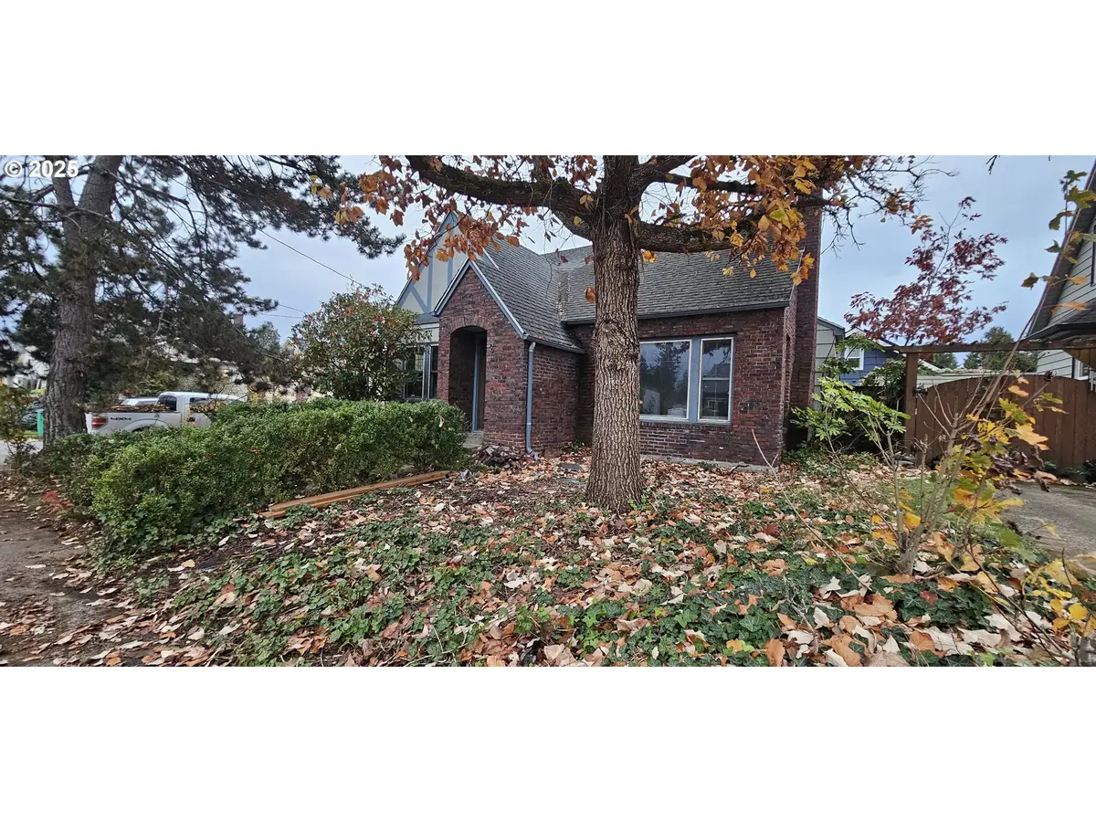 5836 NE Halsey St, Portland, OR 97213 - Image #1