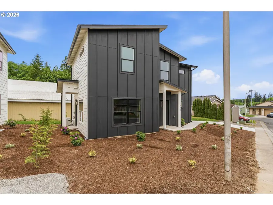 230 Glengate St, Cathlamet, WA 98612 - #2
