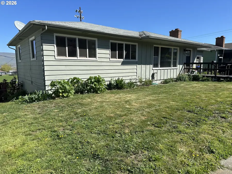 1831 E 14th St, The Dalles, OR 97058 - #2