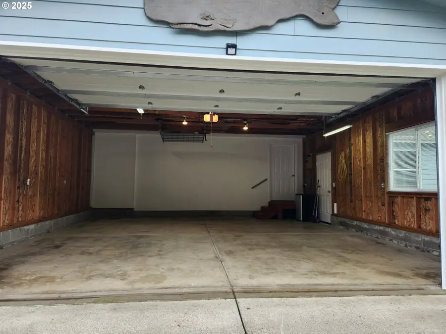 1050 Broadway Ave, Winchester Bay, OR 97467 - Image #3