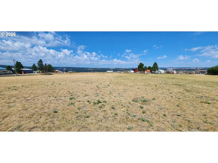 303 W Despain St, Ukiah, OR 97880 - #3