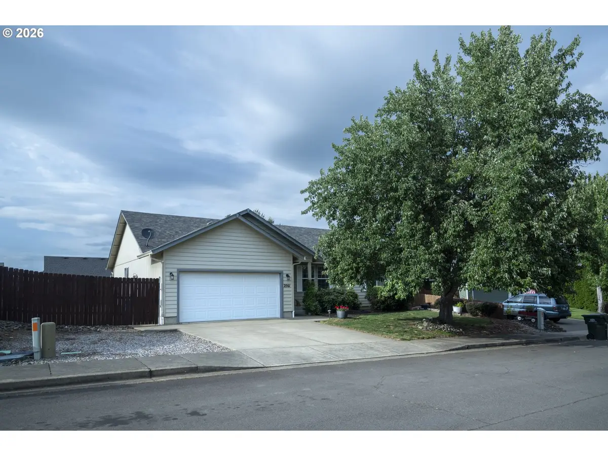 2561 Golfview Ave, Sutherlin, OR 97479 - #1