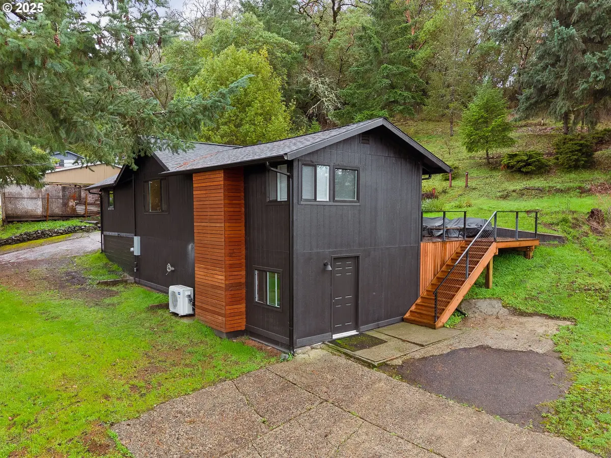 1303 SE Strong Ave, Roseburg, OR 97470 - Image #1