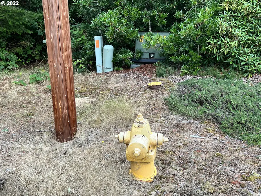 8th St, Florence, OR 97439 - #3