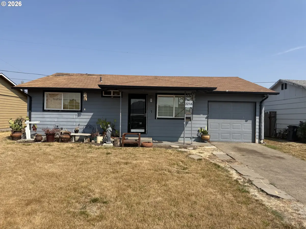2216 Country Club Rd, Woodburn, OR 97071 - #1